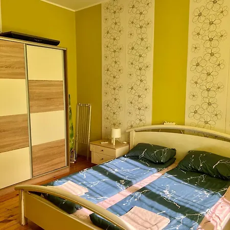 Апартамент Serdika Station, Bright And Cozy